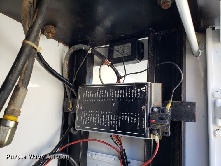 image for item FW9571 2013 International 4300 service truck with crane