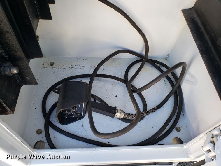 image for item FW9571 2013 International 4300 service truck with crane