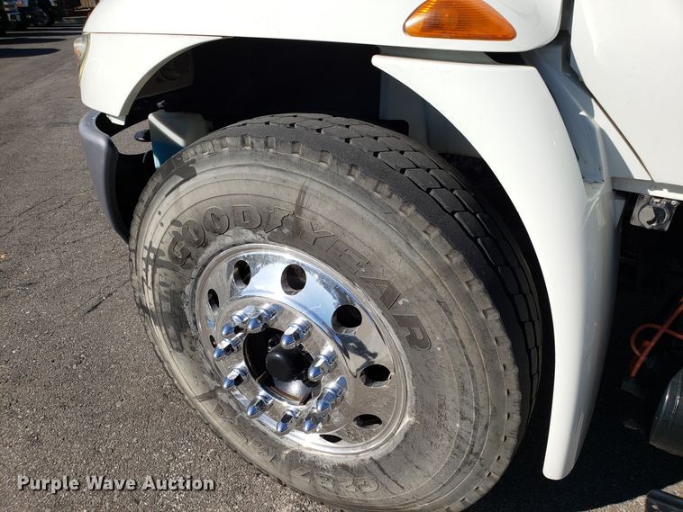 image for item FW9571 2013 International 4300 service truck with crane