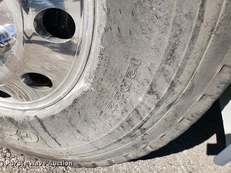 image for item FW9571 2013 International 4300 service truck with crane