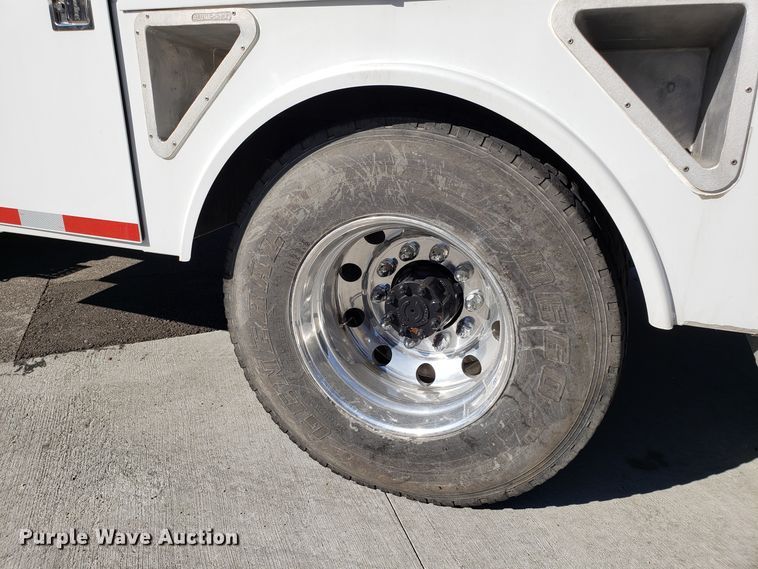 image for item FW9571 2013 International 4300 service truck with crane