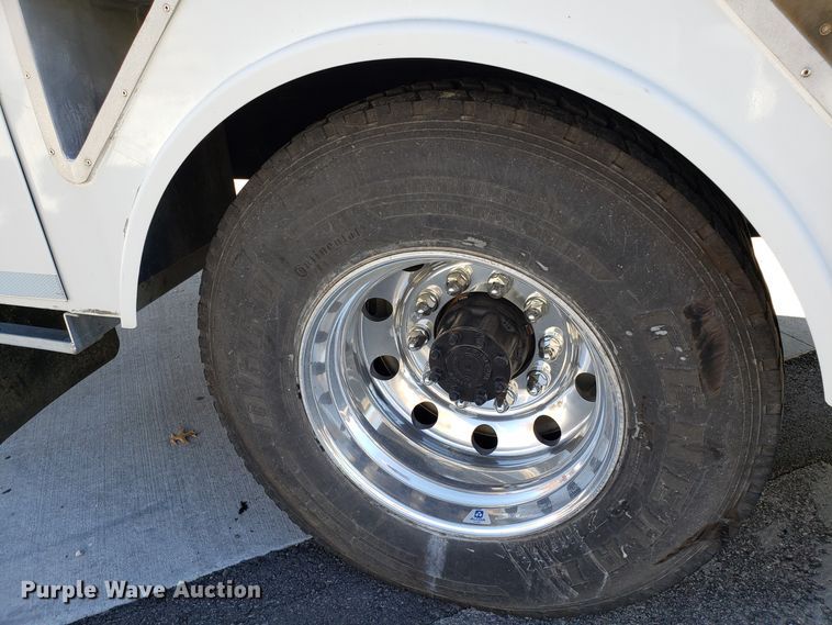 image for item FW9571 2013 International 4300 service truck with crane