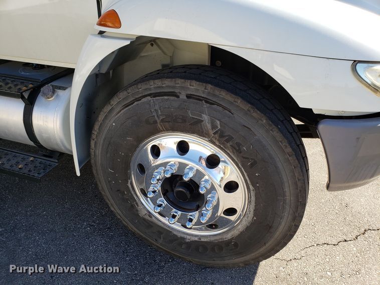 image for item FW9571 2013 International 4300 service truck with crane