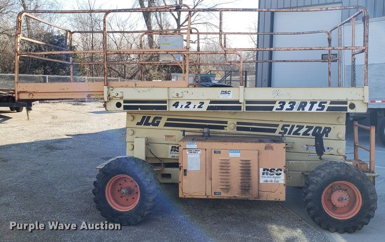image for item GA9299 1996 JLG 33RTS scissor lift