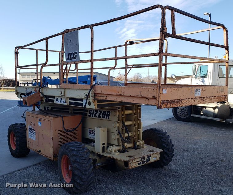 image for item GA9299 1996 JLG 33RTS scissor lift