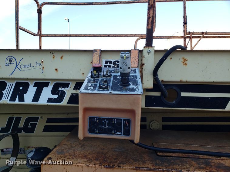 image for item GA9299 1996 JLG 33RTS scissor lift