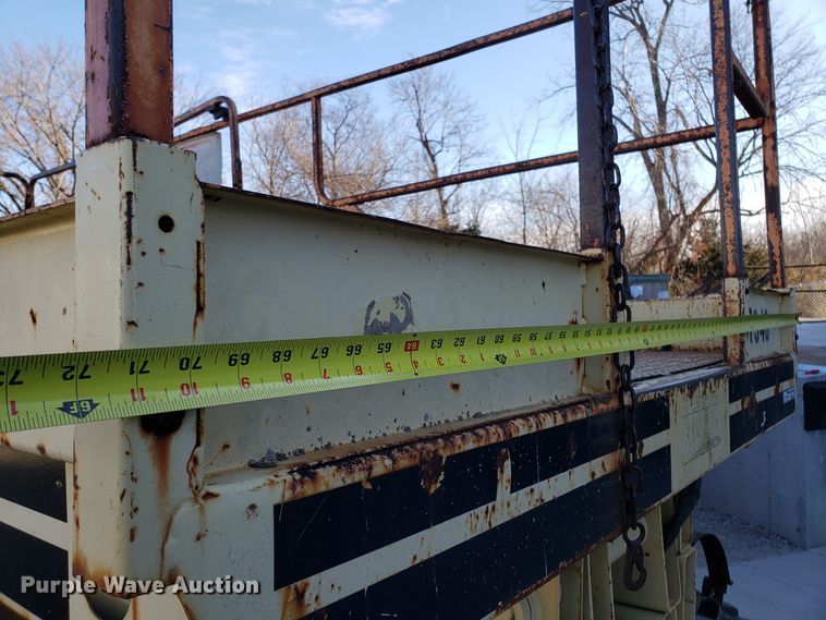 image for item GA9299 1996 JLG 33RTS scissor lift