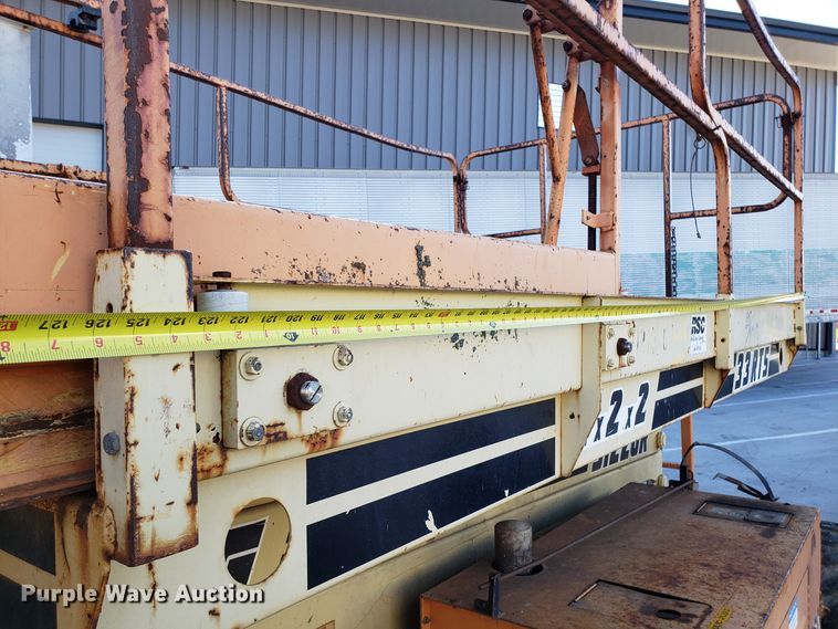 image for item GA9299 1996 JLG 33RTS scissor lift