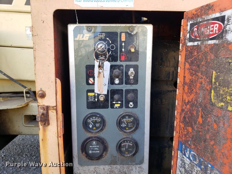 image for item GA9299 1996 JLG 33RTS scissor lift