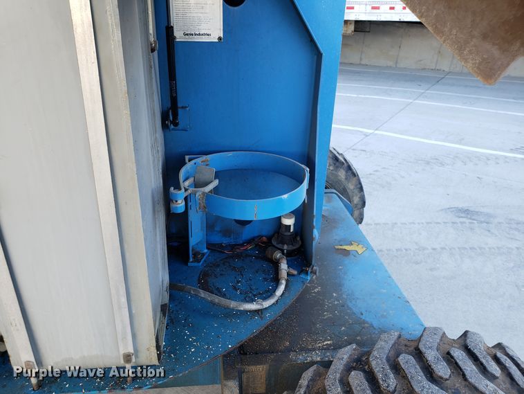 image for item GA9300 Genie Z-34/22 boom lift