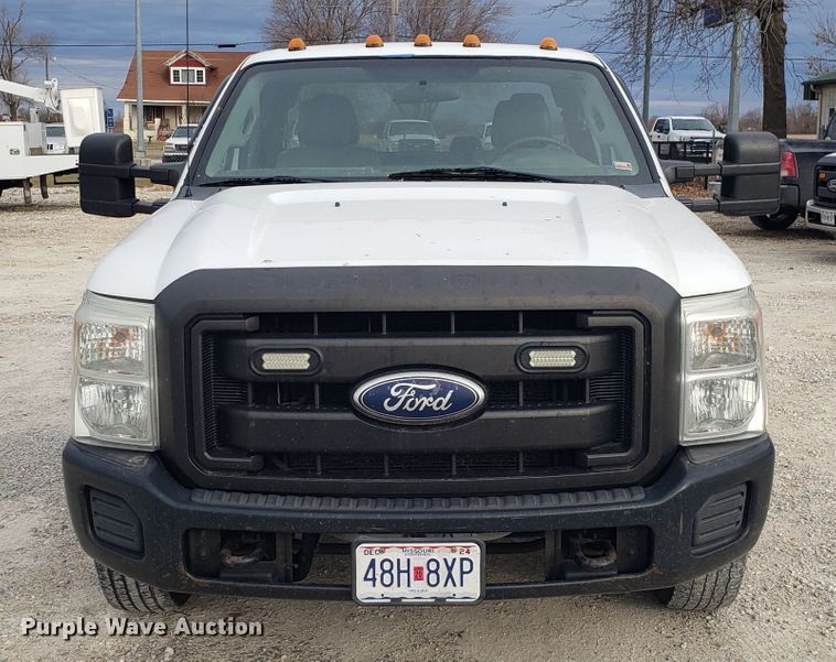 image for item GA9353 2011 Ford F350 Super Duty SuperCab pickup truck chassis