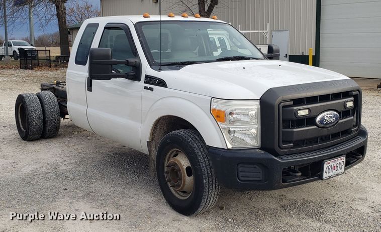 image for item GA9353 2011 Ford F350 Super Duty SuperCab pickup truck chassis