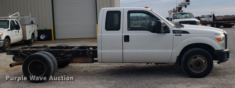 image for item GA9353 2011 Ford F350 Super Duty SuperCab pickup truck chassis