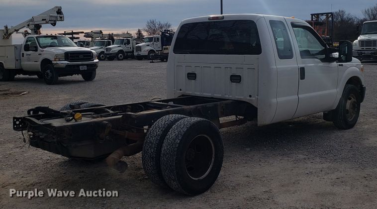 image for item GA9353 2011 Ford F350 Super Duty SuperCab pickup truck chassis