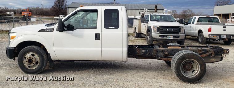 image for item GA9353 2011 Ford F350 Super Duty SuperCab pickup truck chassis