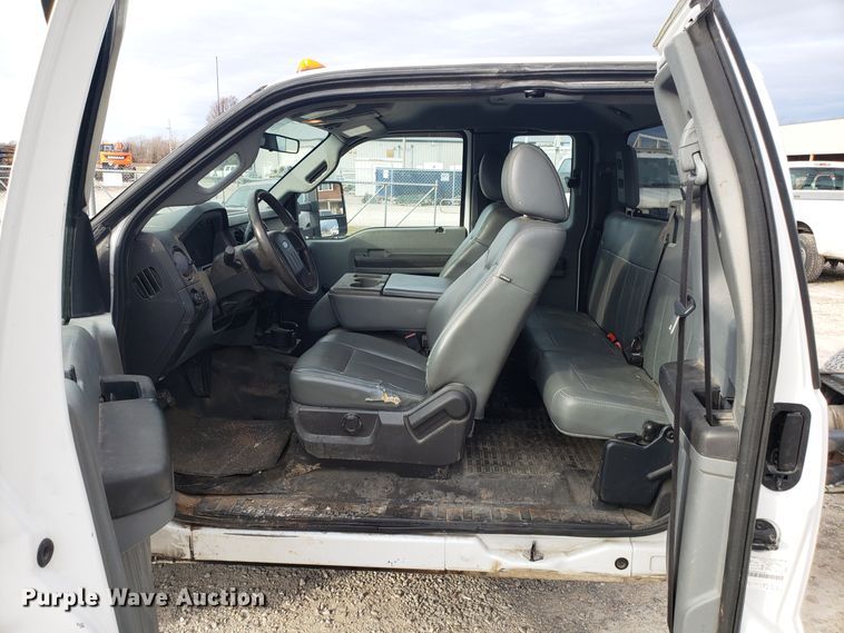 image for item GA9353 2011 Ford F350 Super Duty SuperCab pickup truck chassis