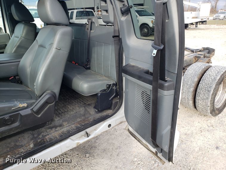 image for item GA9353 2011 Ford F350 Super Duty SuperCab pickup truck chassis