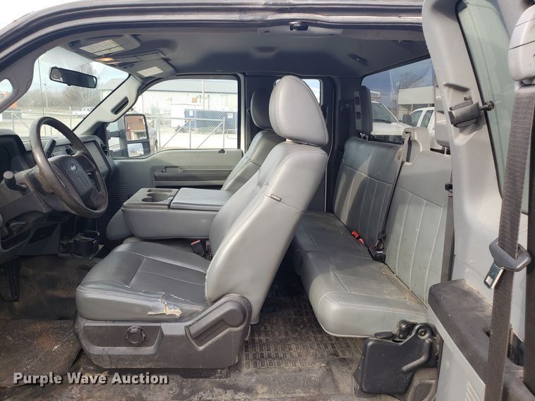 image for item GA9353 2011 Ford F350 Super Duty SuperCab pickup truck chassis