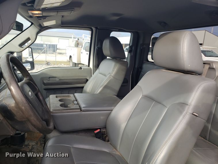 image for item GA9353 2011 Ford F350 Super Duty SuperCab pickup truck chassis