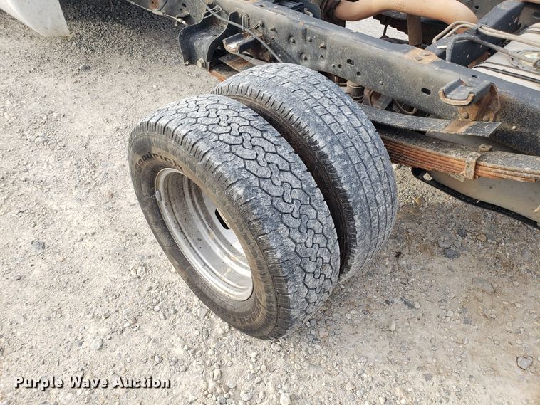 image for item GA9353 2011 Ford F350 Super Duty SuperCab pickup truck chassis