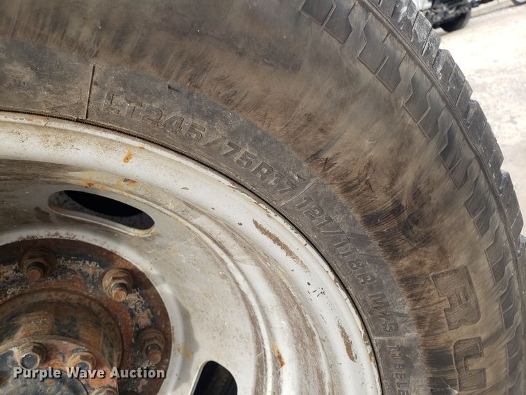 image for item GA9353 2011 Ford F350 Super Duty SuperCab pickup truck chassis