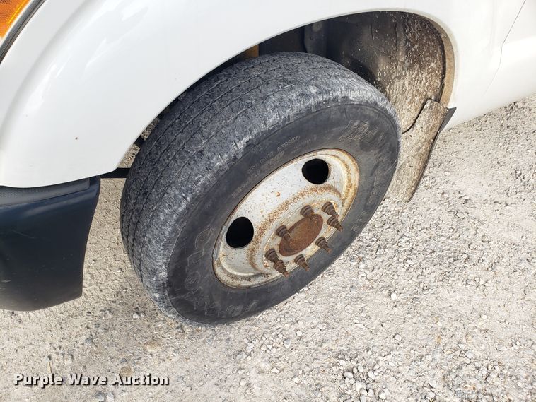 image for item GA9353 2011 Ford F350 Super Duty SuperCab pickup truck chassis