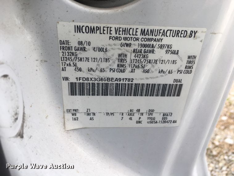 image for item GA9353 2011 Ford F350 Super Duty SuperCab pickup truck chassis