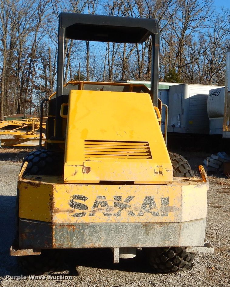 image for item GB9556 Sakai SX400D single drum vibratory roller