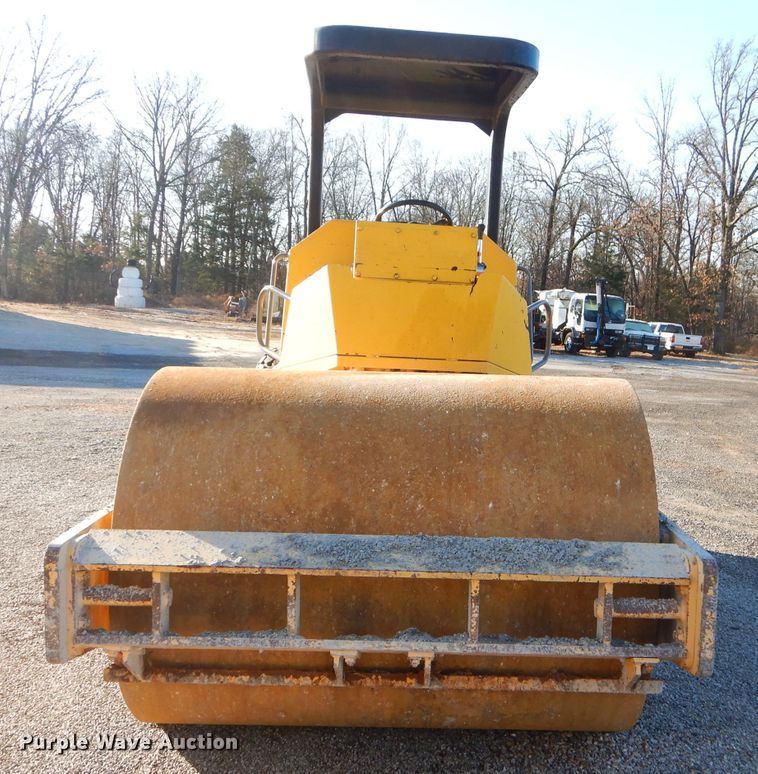 image for item GB9556 Sakai SX400D single drum vibratory roller