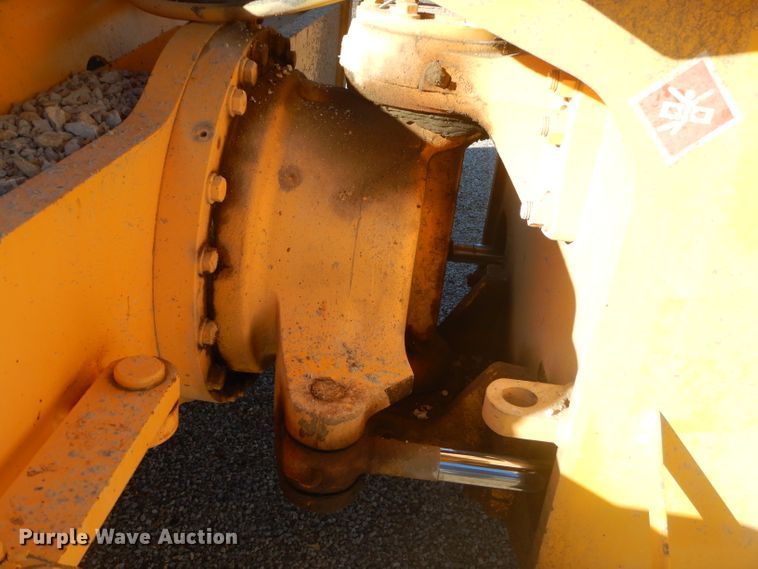 image for item GB9556 Sakai SX400D single drum vibratory roller