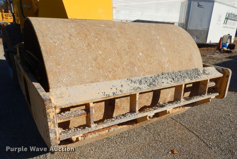 image for item GB9556 Sakai SX400D single drum vibratory roller