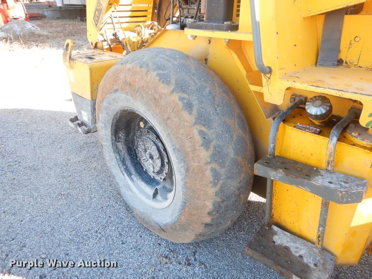 image for item GB9556 Sakai SX400D single drum vibratory roller