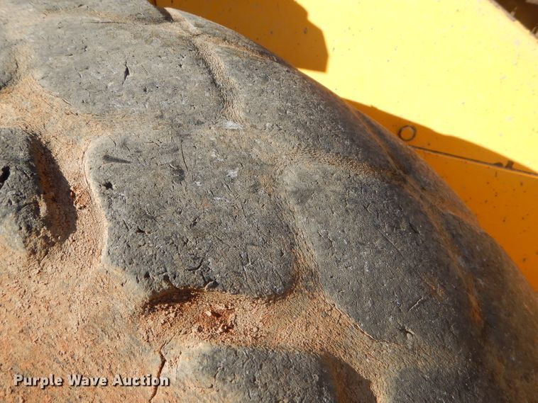 image for item GB9556 Sakai SX400D single drum vibratory roller