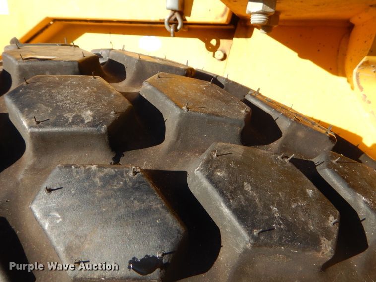 image for item GB9556 Sakai SX400D single drum vibratory roller