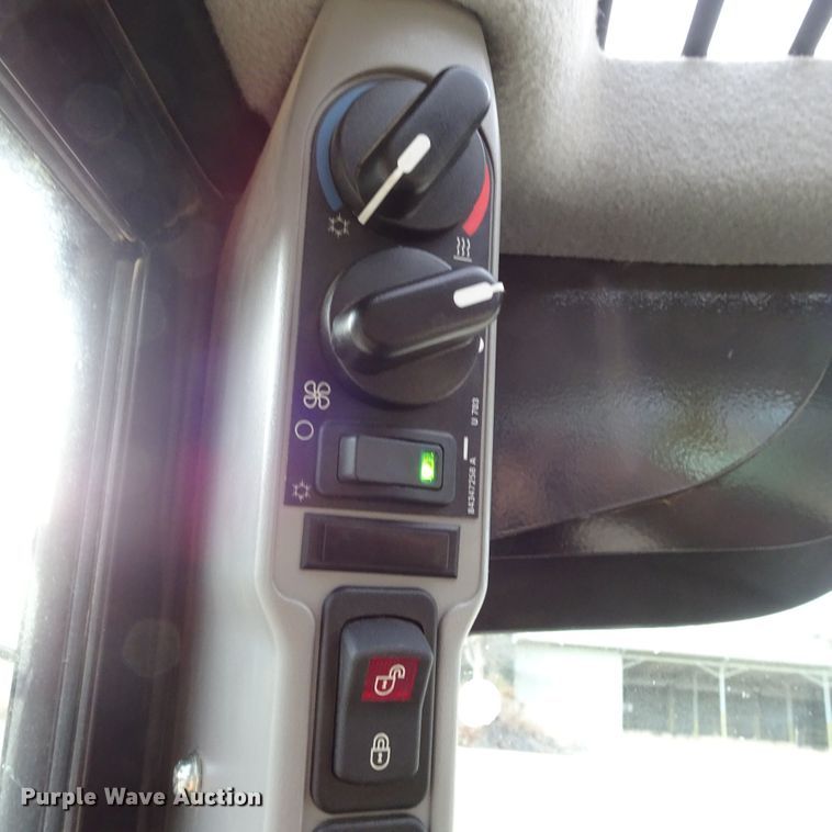 image for item GC9121 2017 Case TR310 skid steer