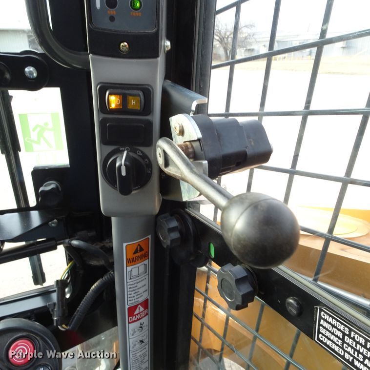 image for item GC9121 2017 Case TR310 skid steer