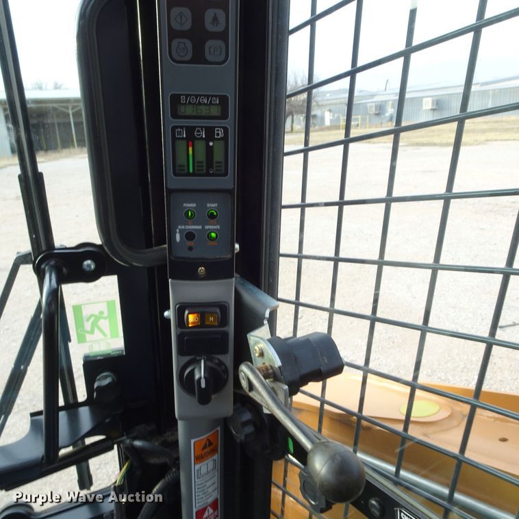 image for item GC9121 2017 Case TR310 skid steer