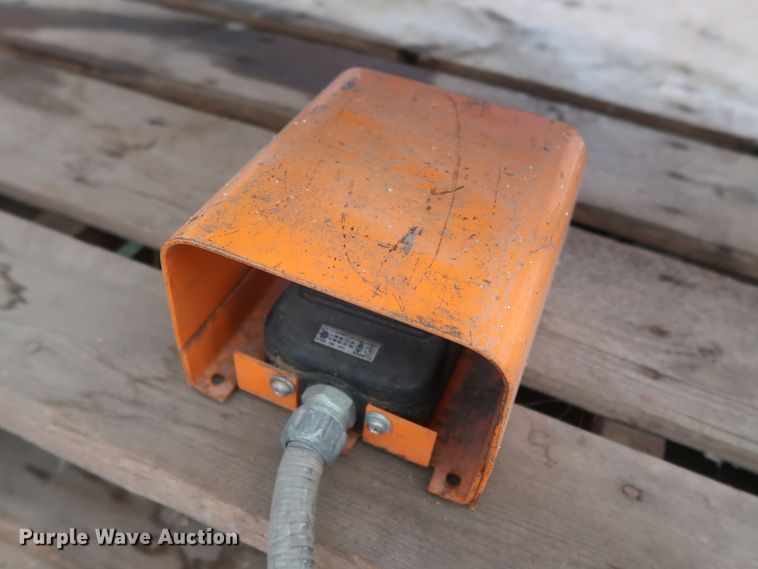 image for item GD9825 Chicago rivet machine