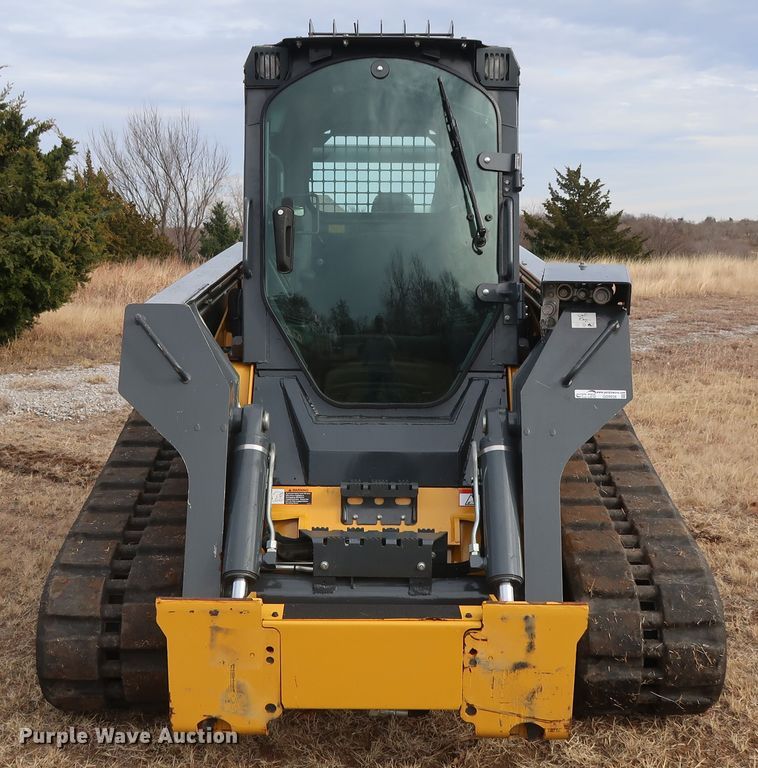 image for item GD9936 2015 John Deere 333E skid steer