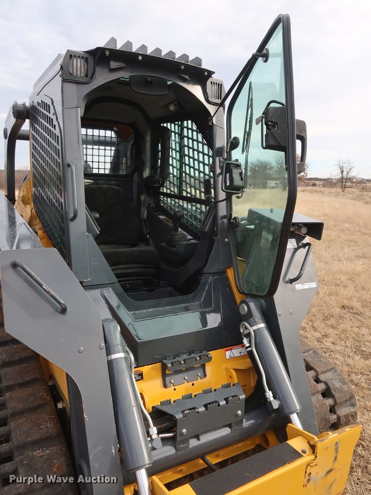 image for item GD9936 2015 John Deere 333E skid steer