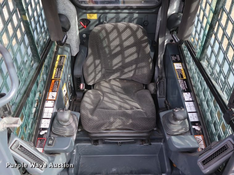 image for item GD9936 2015 John Deere 333E skid steer