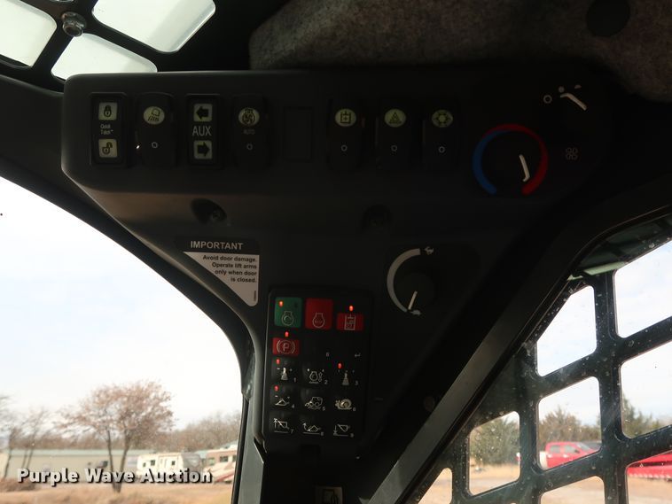 image for item GD9936 2015 John Deere 333E skid steer