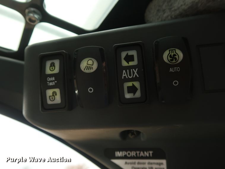 image for item GD9936 2015 John Deere 333E skid steer