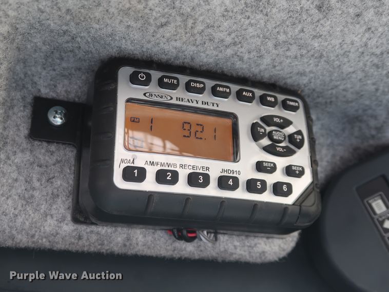 image for item GD9936 2015 John Deere 333E skid steer