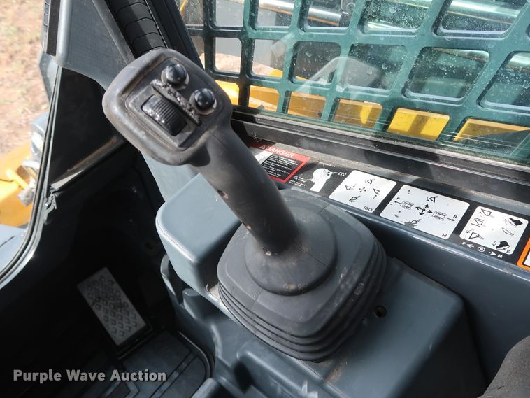 image for item GD9936 2015 John Deere 333E skid steer