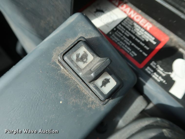 image for item GD9936 2015 John Deere 333E skid steer