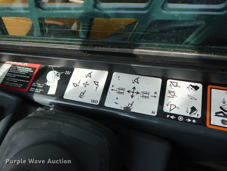 image for item GD9936 2015 John Deere 333E skid steer