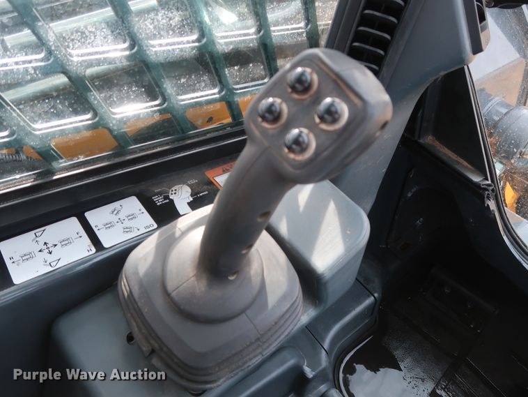 image for item GD9936 2015 John Deere 333E skid steer