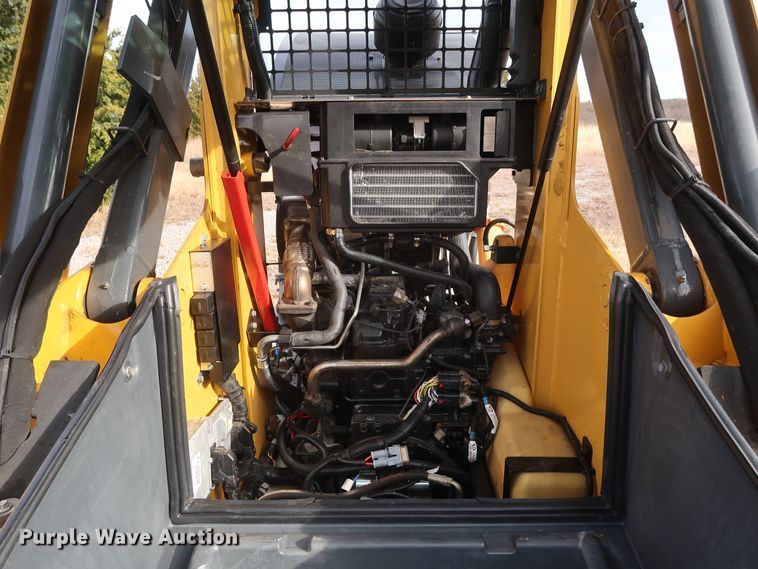 image for item GD9936 2015 John Deere 333E skid steer