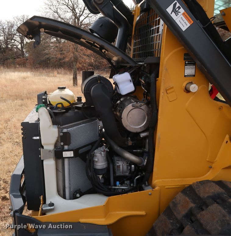 image for item GD9936 2015 John Deere 333E skid steer